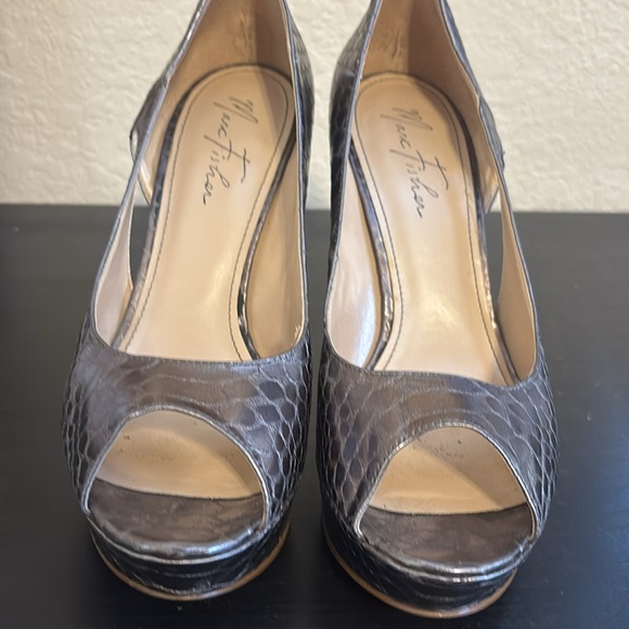 Marc Fisher platform 5” stiletto heels - Picture 4 of 5